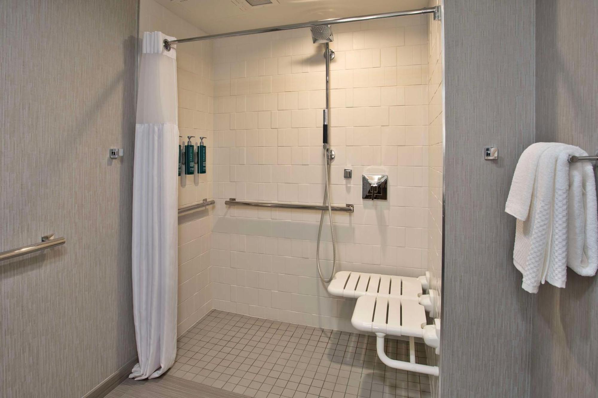 Double Room Two Double Beds Roll Shower Mobility Access,1563331402:JPEG
